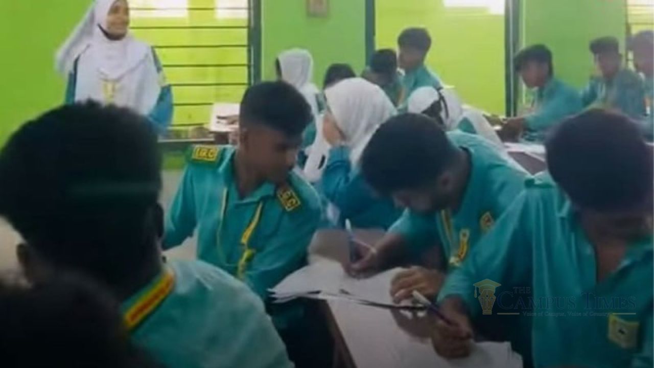 পরীক্ষার হলে টিকটক ভিডিও ভাইরাল, তদারকি নিয়ে প্রশ্ন 