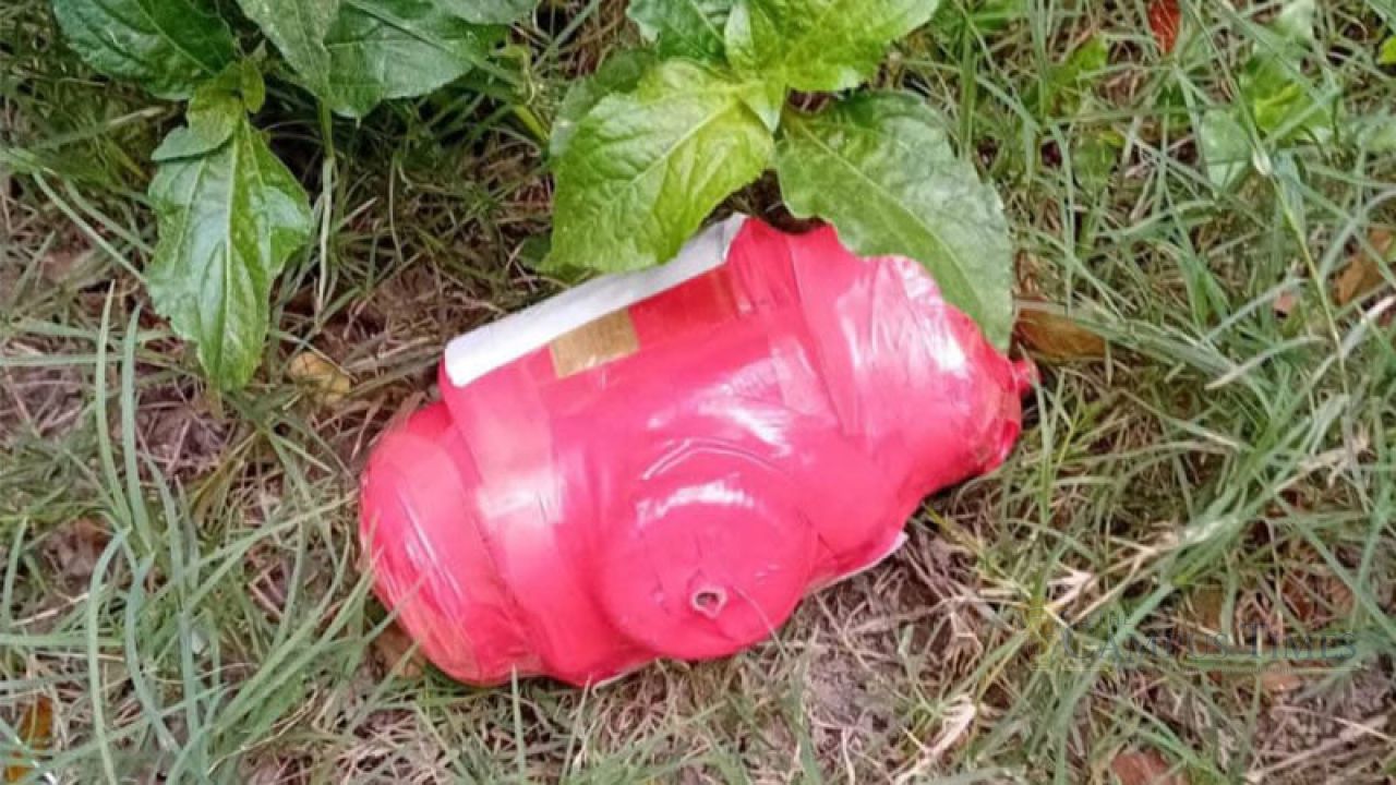 চুয়াডাঙ্গায় ‘জয় বাংলা’ লেখা বোমাসদৃশ বস্তু উদ্ধার
