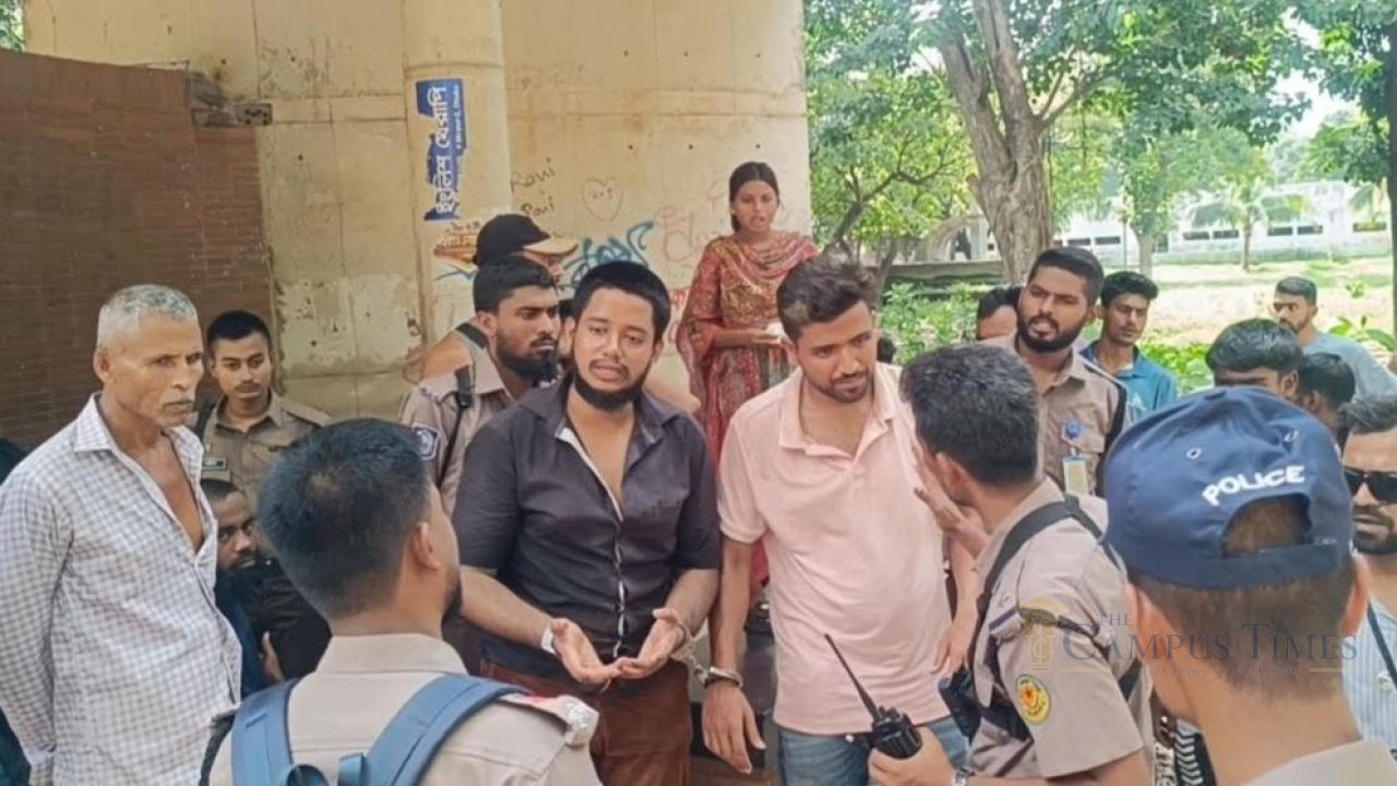 সোহরাওয়ার্দী উদ্যানে ভুয়া পুলিশ পরিচয়ে তল্লাশি, ২ যুবক আটক