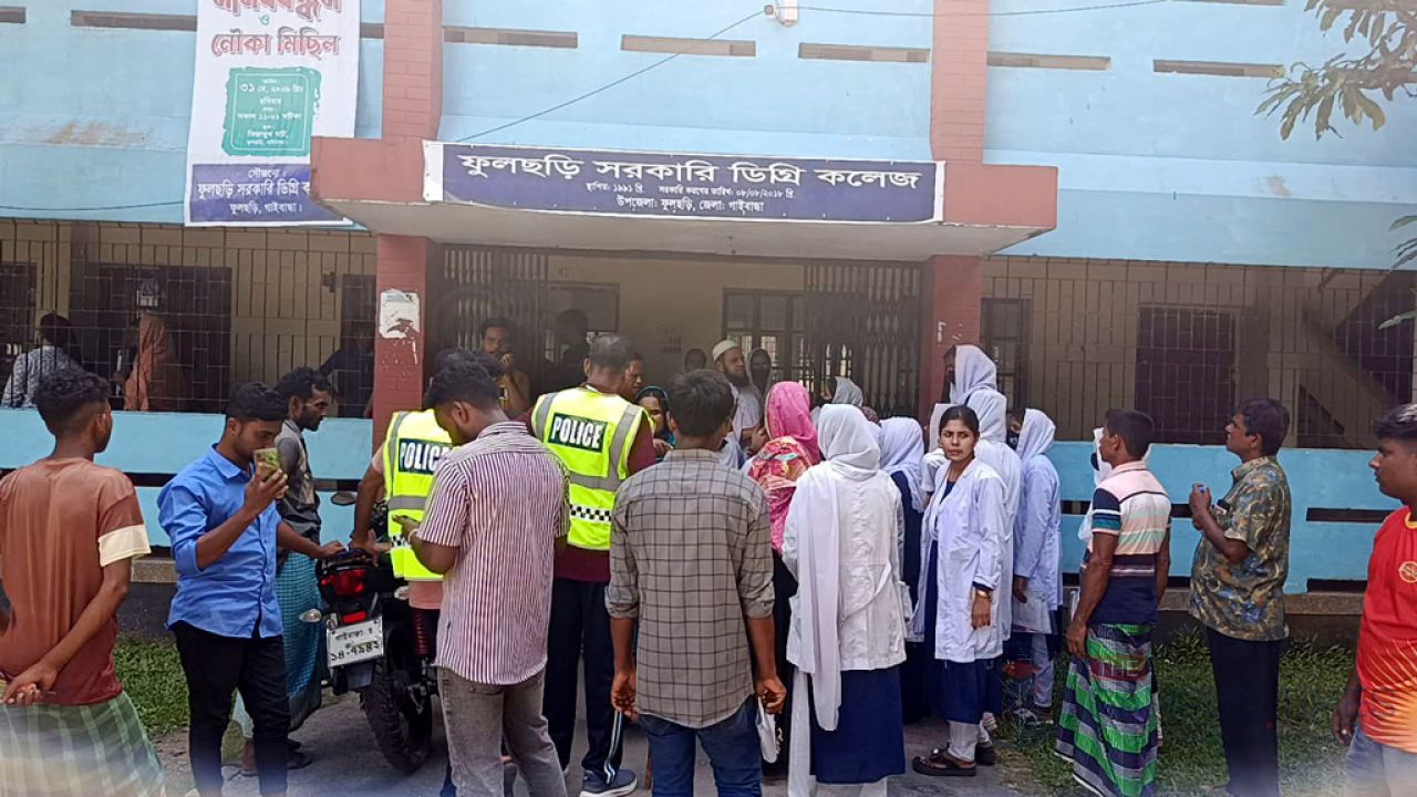 ফুলছড়িতে ভুল প্রশ্নপত্রে এইচএসসি পরীক্ষা, ৯ কর্মকর্তাকে দায়িত্ব থেকে অব্যাহতি