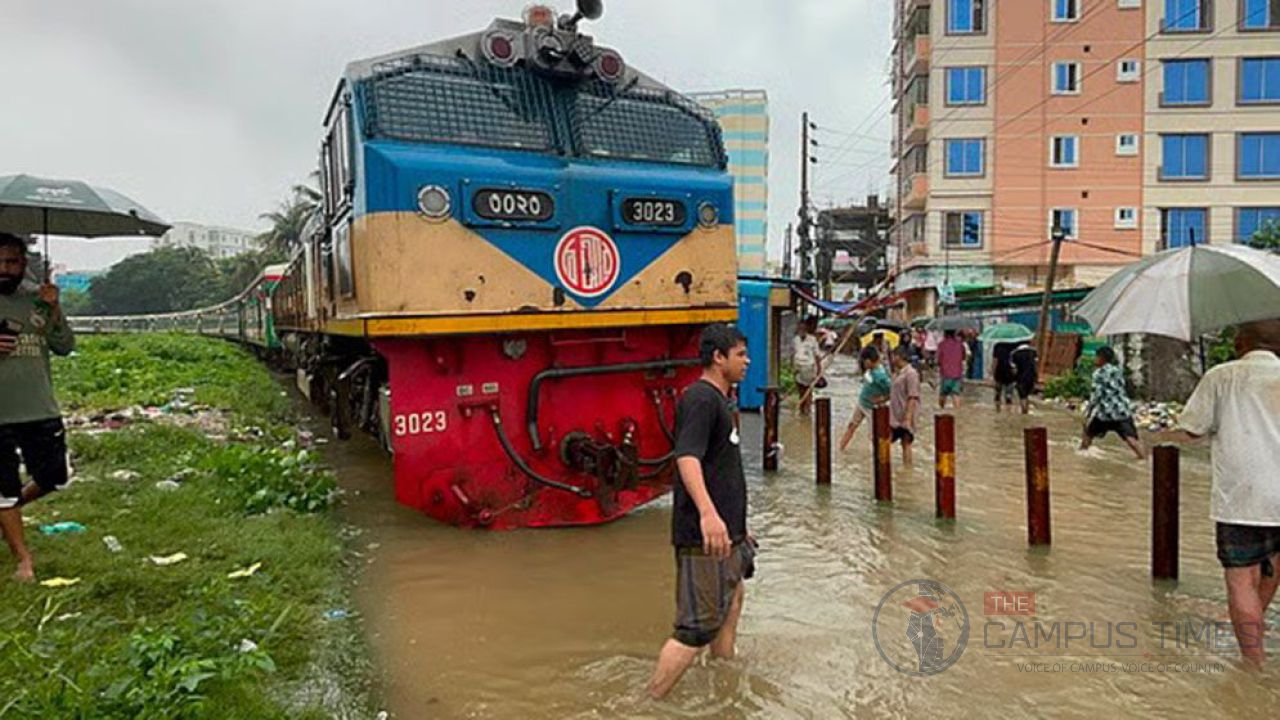 পানির নিচে রেললাইন, হাজারো যাত্রী নিয়ে চট্টগ্রামে আটকে আছে পর্যটক এক্সপ্রেস
