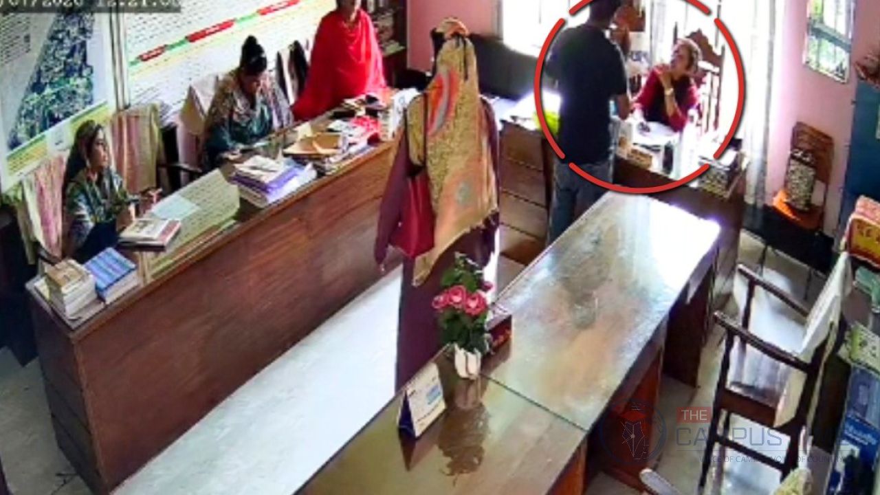 শিক্ষার্থীকে শাসন করায় স্কুলে ঢুকে শিক্ষিকাকে চড়-থাপ্পড়