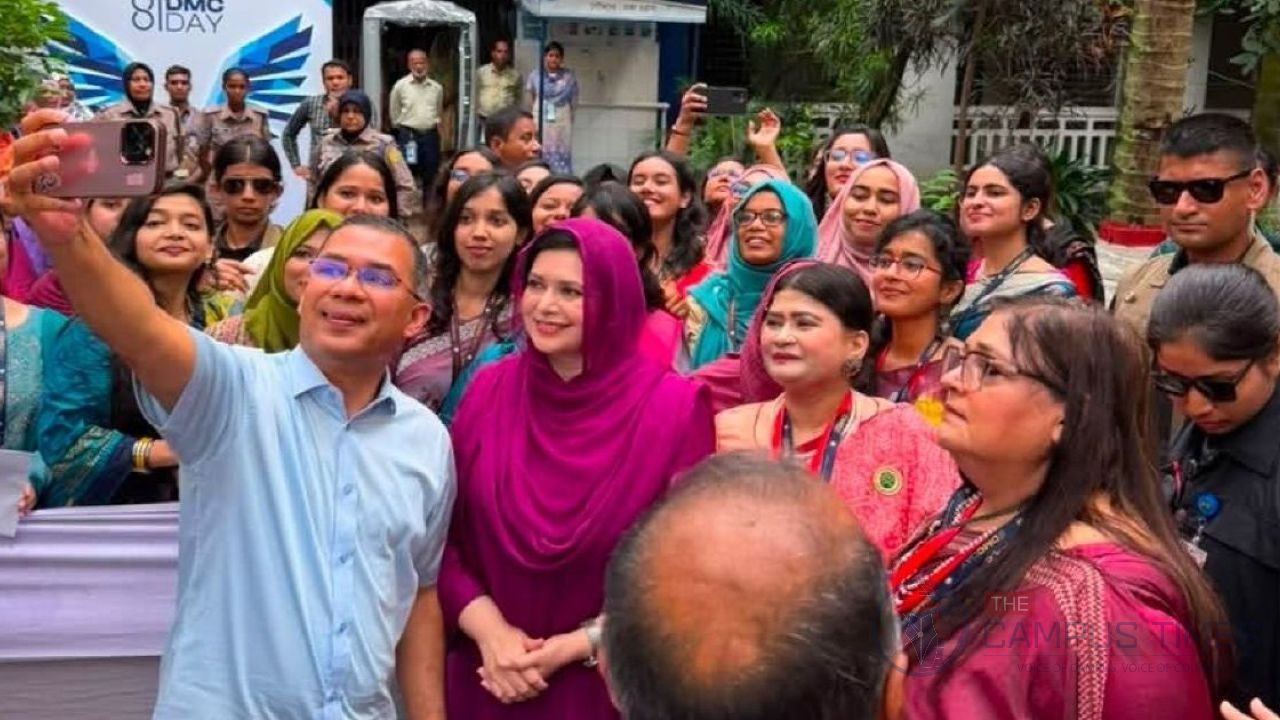 ঢামেকের ৮০ বছর পূর্তি অনুষ্ঠানে প্রধানমন্ত্রী, তুললেন সেলফি