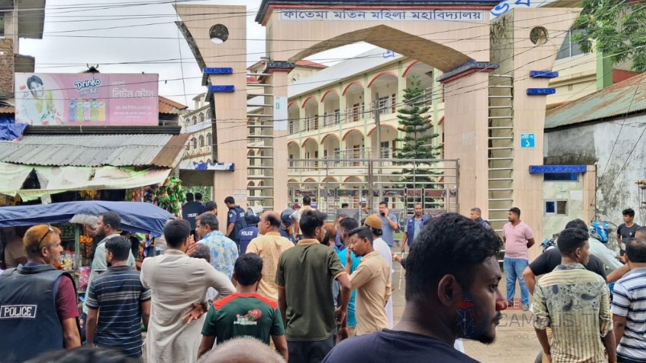 এইচএসসির প্রশ্ন কঠিন হওয়ায় ‘ভুয়া, ভুয়া’ স্লোগানে পরীক্ষা কেন্দ্রে হামলা