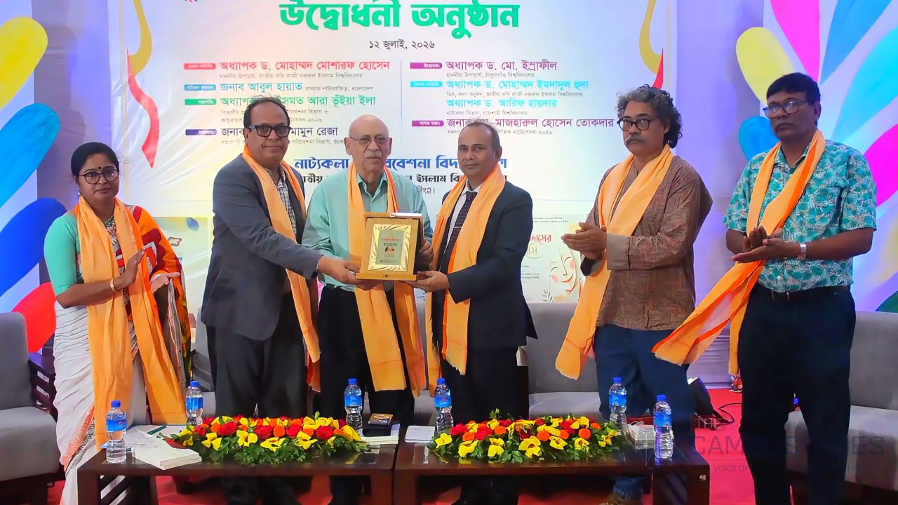 নজরুল বিশ্ববিদ্যালয়ের আন্তর্জাতিক নাট্যোৎসবে ‘নাট্যজন সম্মাননা’ পেলেন আবুল হায়াত