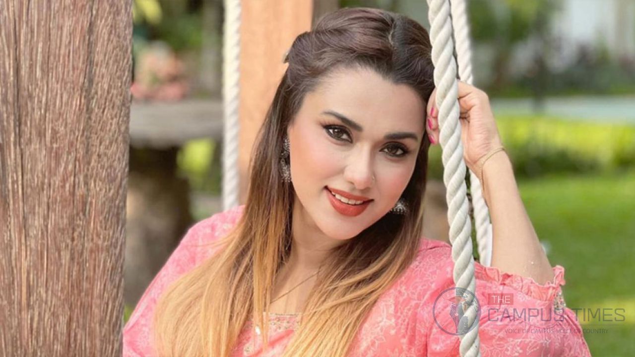 প্রতারণা মামলায় আদালতে আত্মসমর্পণ, জামিন পেলেন চিত্রনায়িকা ববি