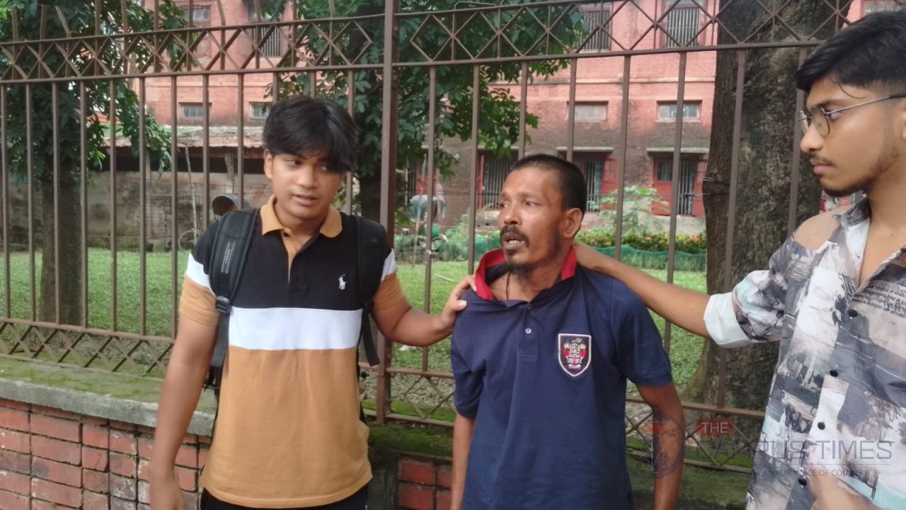 শহীদুল্লাহ হলের ফুটপাতে  হিরোইন ও গাজা সহ মাদকসেবী আটক, নিরাপত্তাহীনতার অভিযোগ