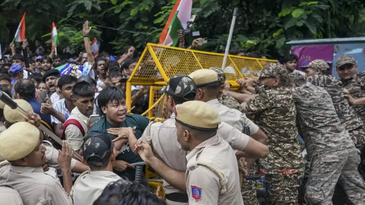 বিক্ষোভ চালিয়ে যাওয়ার ঘোষণা ককরোচ জনতা পার্টির