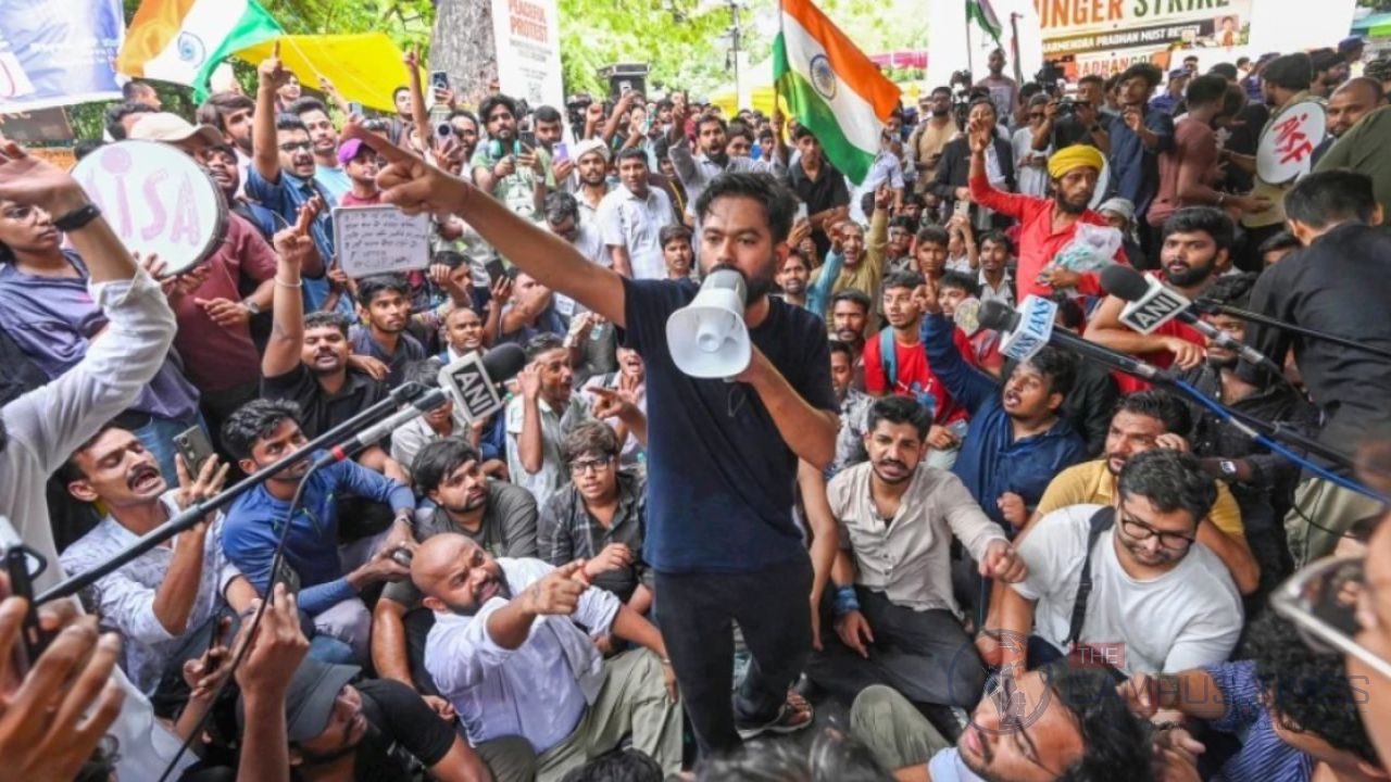 ফের আন্দোলনের হুঁশিয়ারি দিলো ককরোচ পার্টি