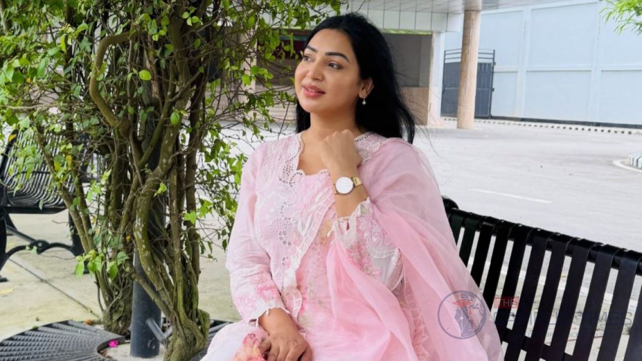 ‘তোমাকে ছাড়া এখনো বেঁচে আছি’—কার অপেক্ষায় দিন গুনছেন প্রভা?