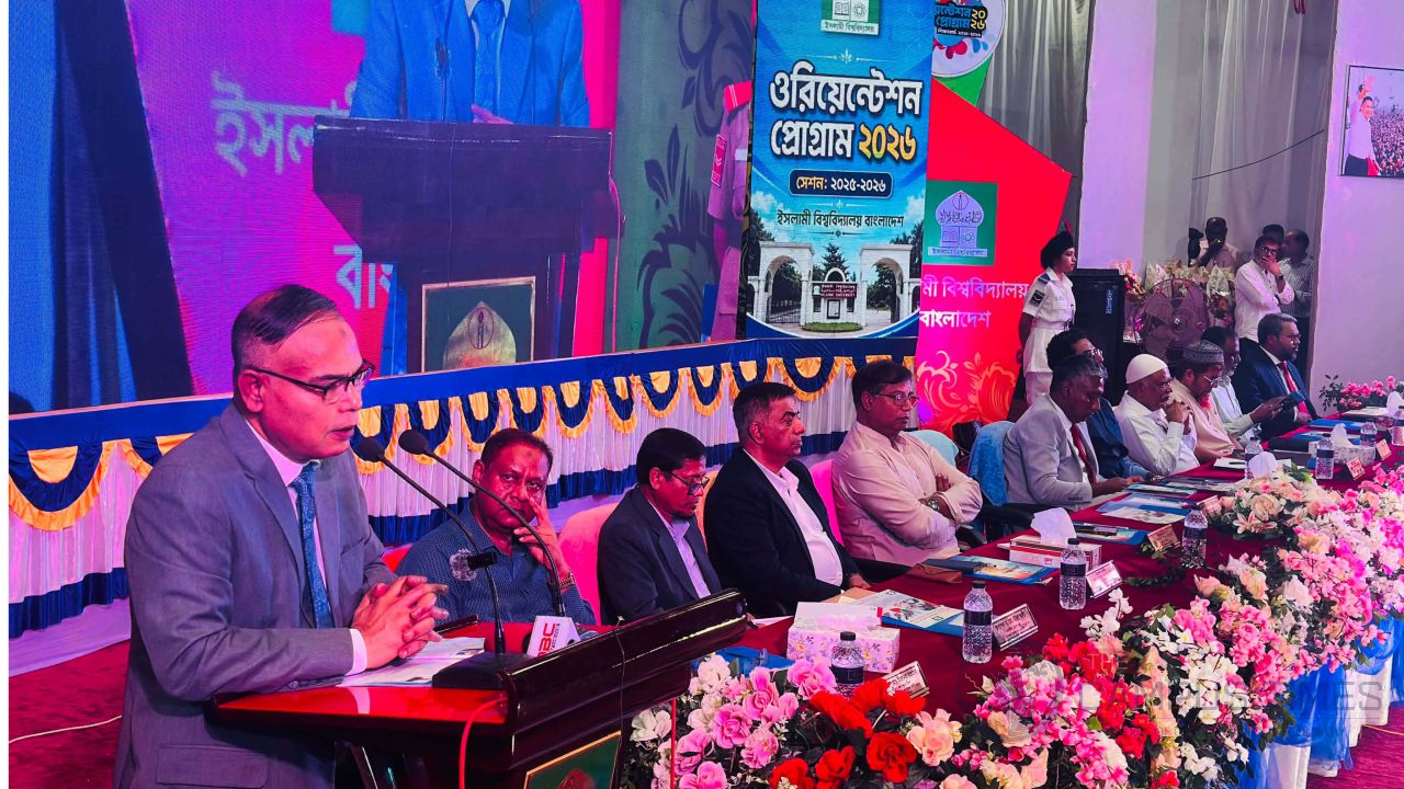 ইবিতে বর্ণাঢ্য আয়োজনে নবীন বরণ অনুষ্ঠিত