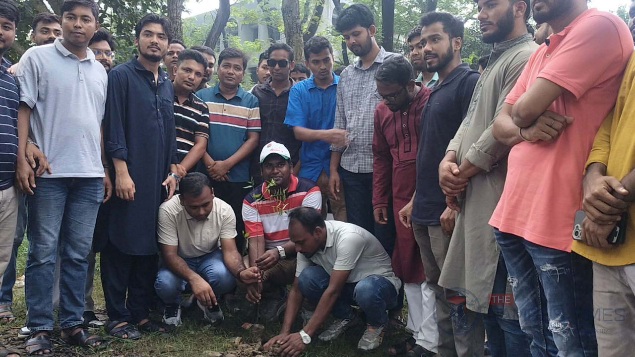 জুলাই গণ-অভ্যুত্থানের দ্বিতীয় বার্ষিকীতে ইবি ছাত্রদলের বৃক্ষরোপণ