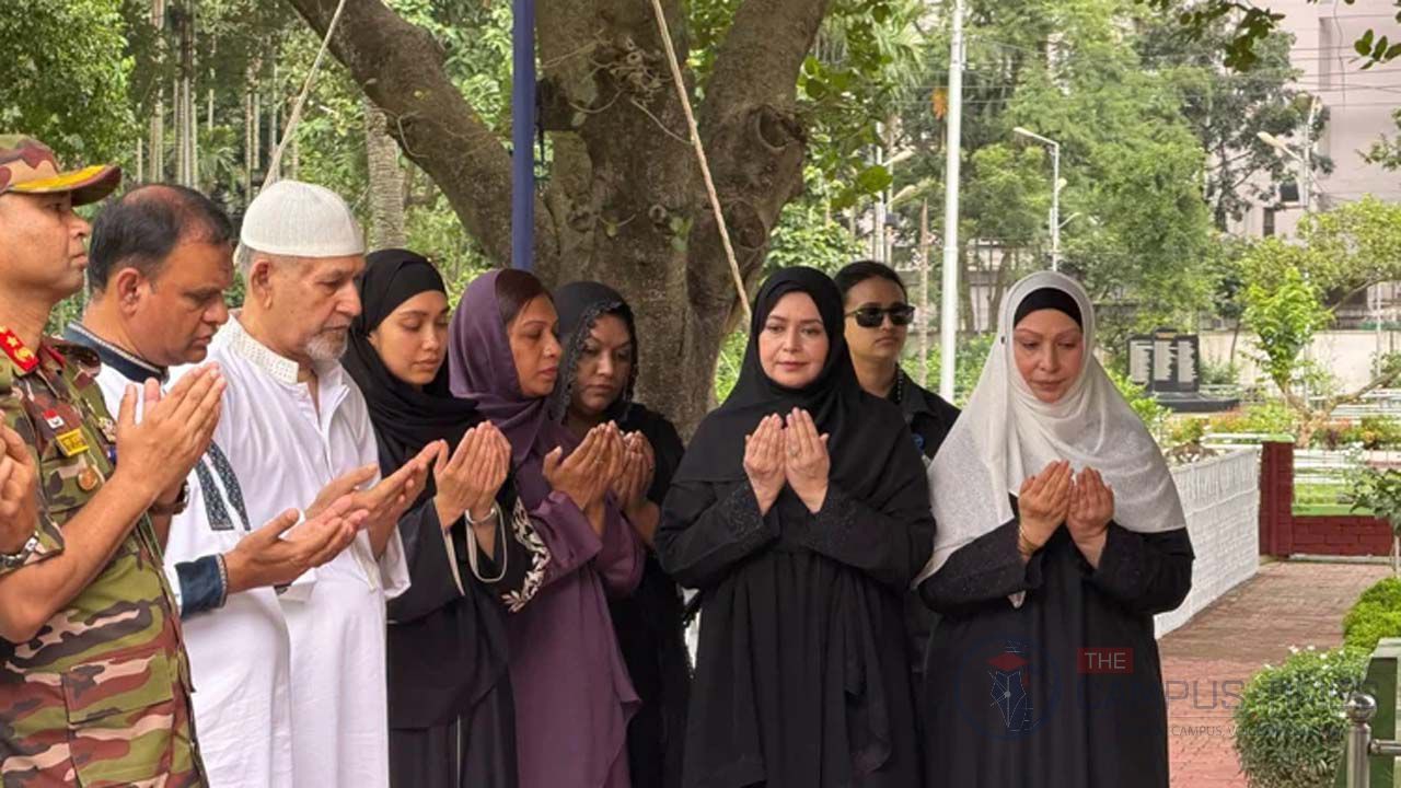 বাবার কবরে শ্রদ্ধা জানিয়েছেন ডা: জুবাইদা রহমান