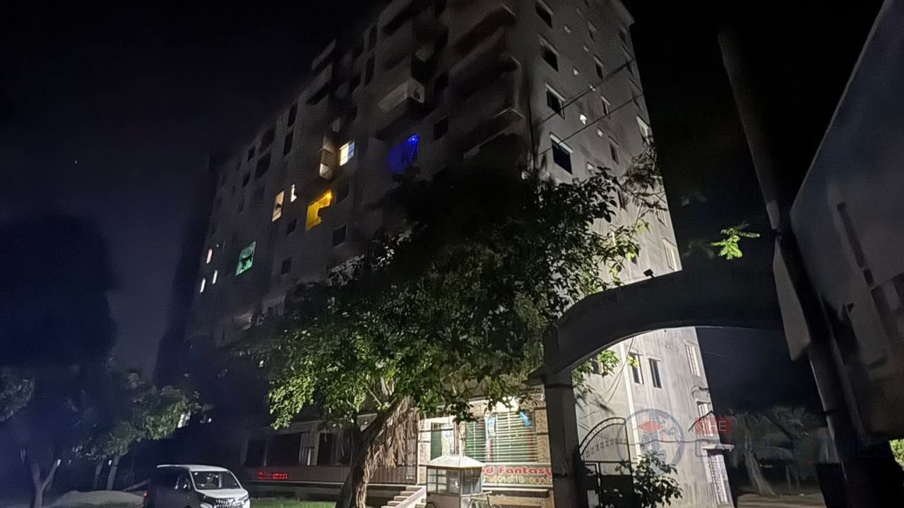 পাবিপ্রবি সংলগ্ন মেসে মাদকের আসর, প্রশাসনের অভিযানে হাতেনাতে ধরা ৮ শিক্ষার্থী