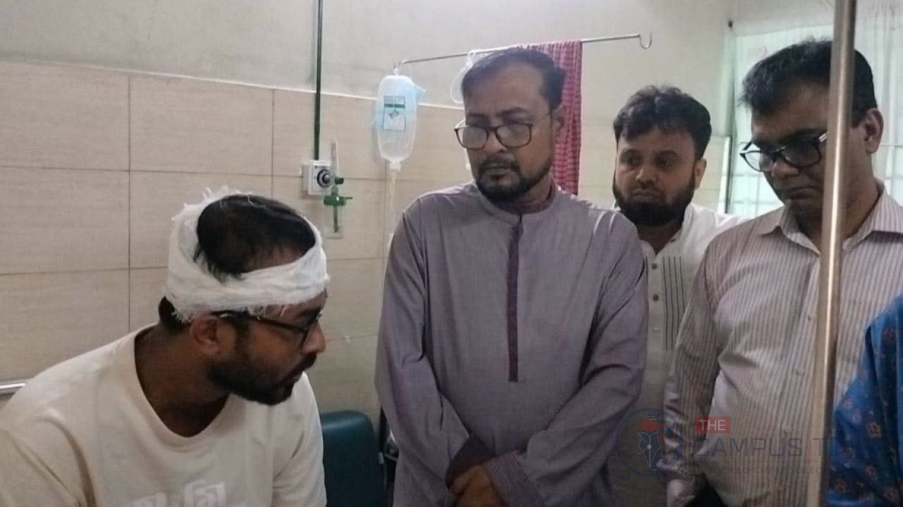 সংঘর্ষের তিনদিন পর আহত শিক্ষার্থীদের দেখতে হাসপাতালে জবি উপাচার্য