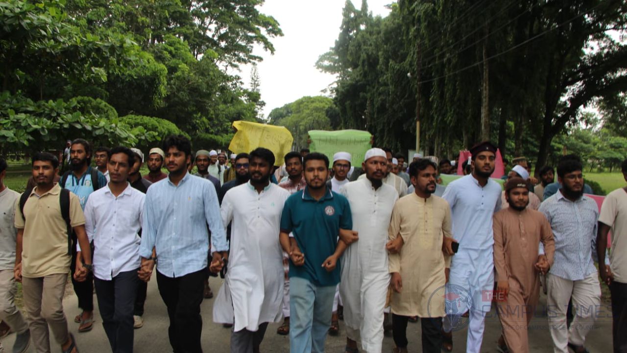 শিক্ষক নিয়োগের ক্ষমতা ম্যানিজিং কমিটির হাতে,  ইবিতে বিক্ষোভ