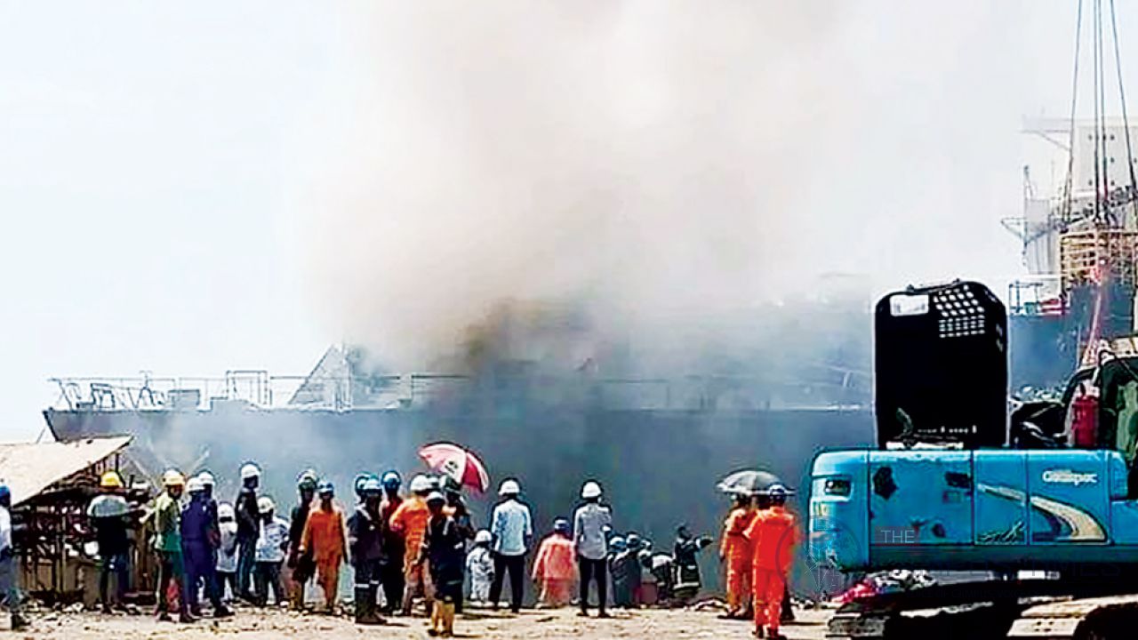 সীতাকুণ্ডে জাহাজভাঙা কারখানায় বিস্ফোরণ: নিহত বেড়ে ৬