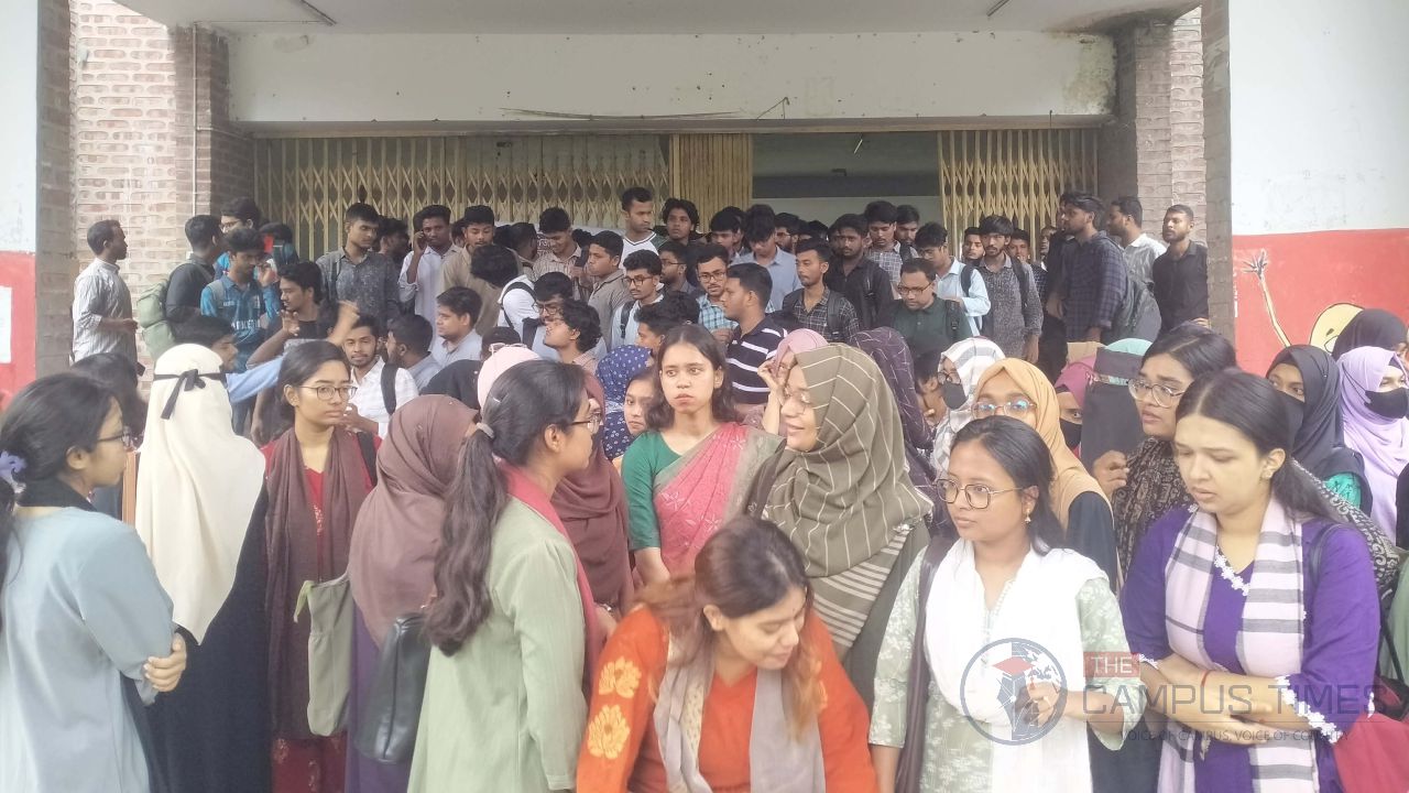 ইবিতে বিধিমালা লঙ্ঘন করে সভাপতি নিয়োগ, অনুষদে তালা শিক্ষার্থীদের