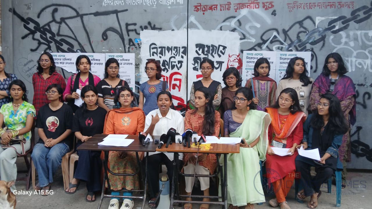 তিন দফা দাবি পুনর্ব্যক্ত, সান্ধ্য আইন পুরোপুরি বাতিল চায় ‘অবরোধবাসিনী’