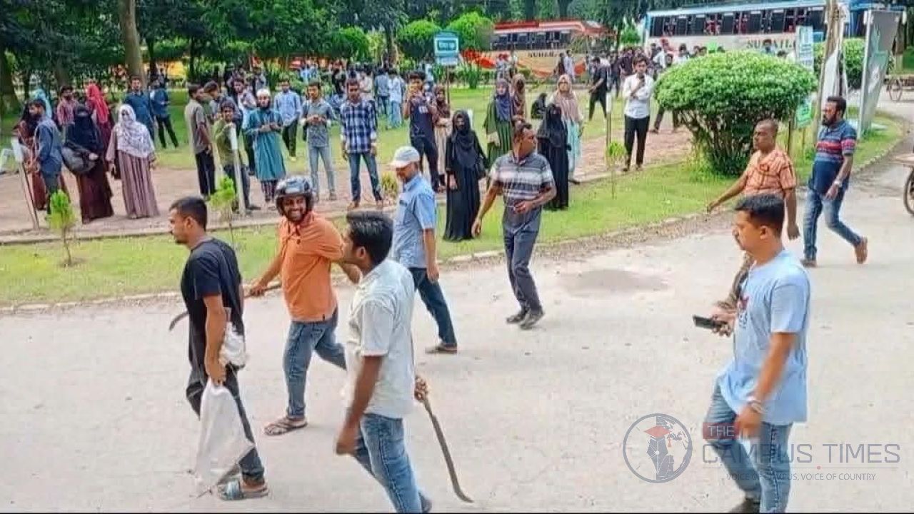 ইবিতে শিবির নেতাকে মারধর, ক্যাম্পাসে অস্ত্রের মহড়া