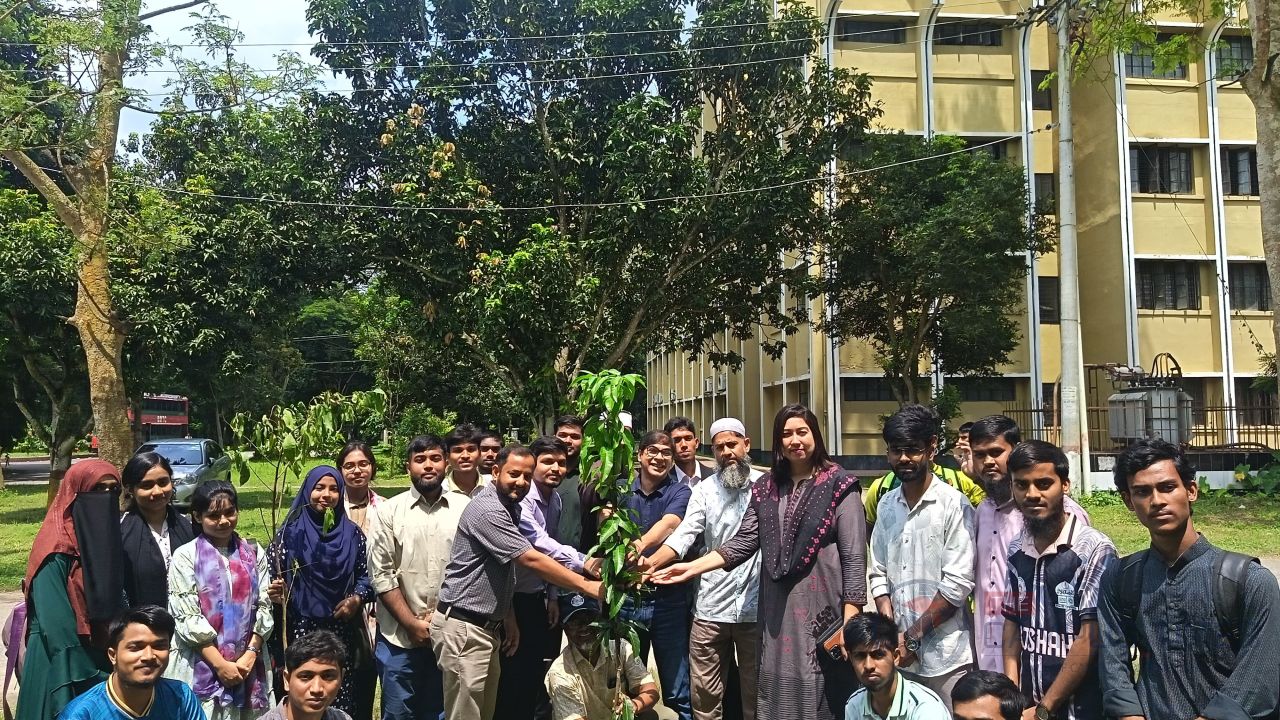 ইবিস্থ রাজশাহী জেলা ছাত্রকল্যাণ সমিতির বৃক্ষরোপণ কর্মসূচি 