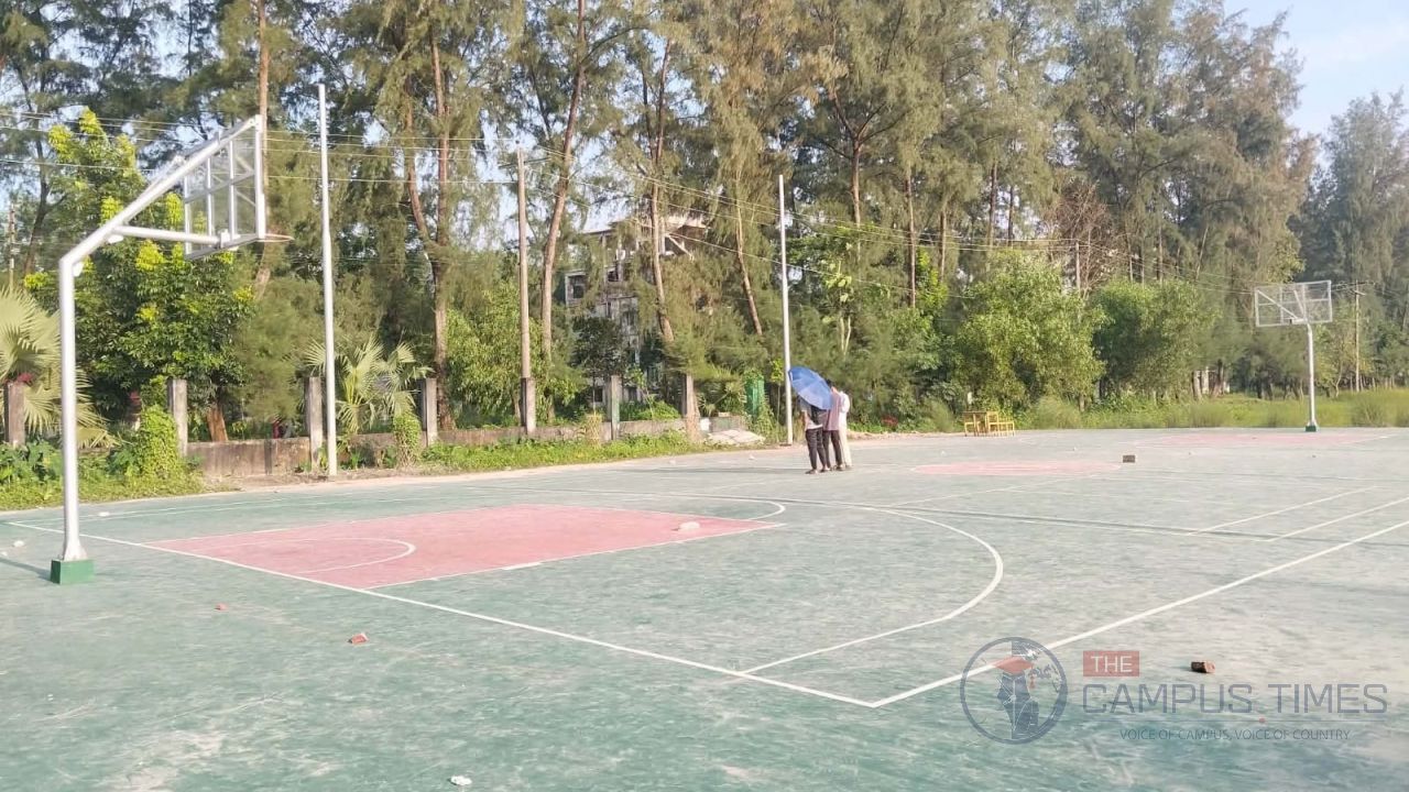পৌনে ২ কোটি টাকা খরচের পর খেলা বন্ধ: রক্ষণাবেক্ষণের অভাবে নষ্টের মুখে নোবিপ্রবির নতুন কোর্ট